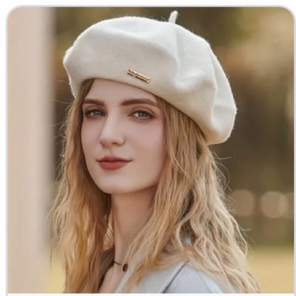 Adora Light Beige Beret Hat. P2/A